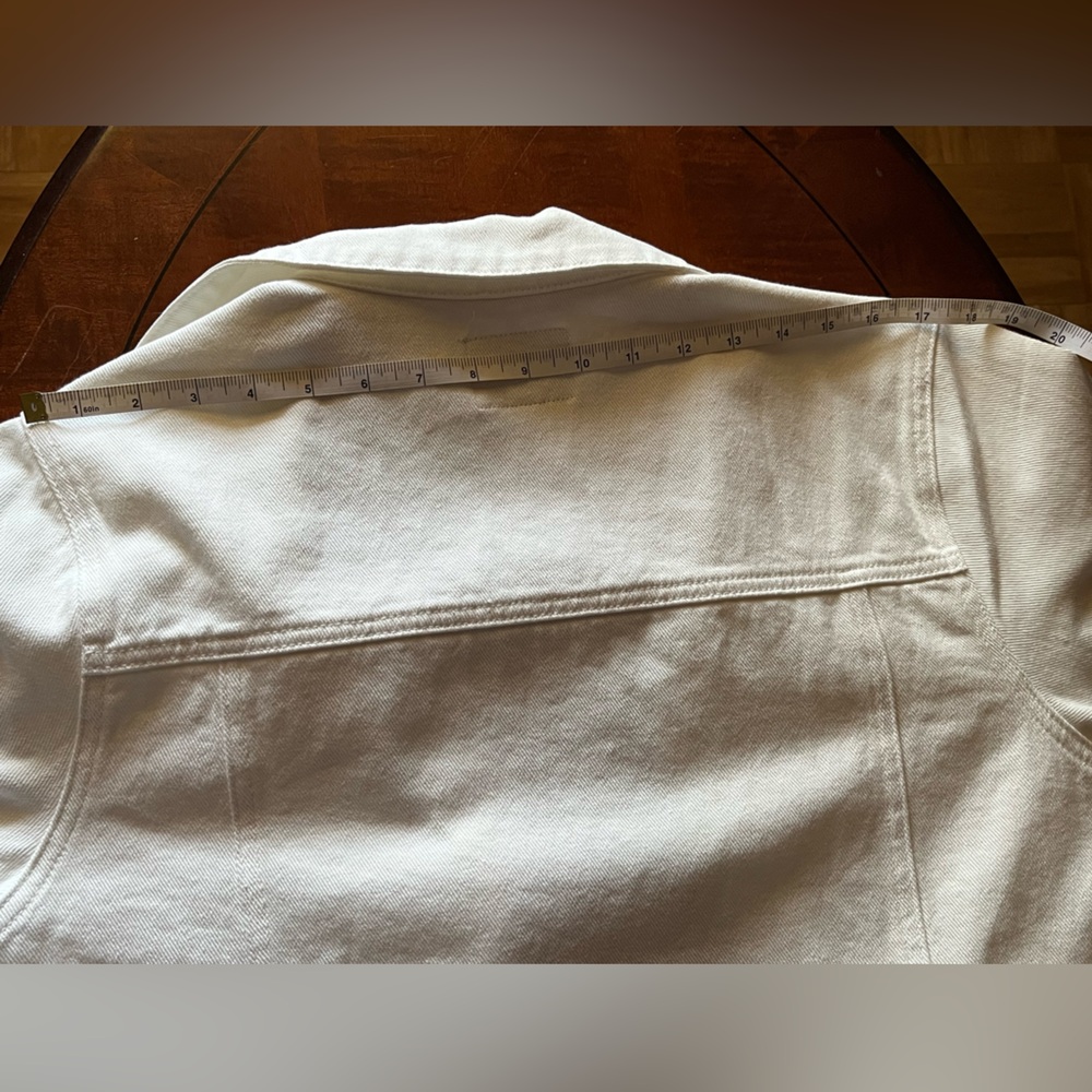 Ruffled denim / jean jacket w/ distressed hems. Buttoned up, oversized. White. M - Picture 12 of 13